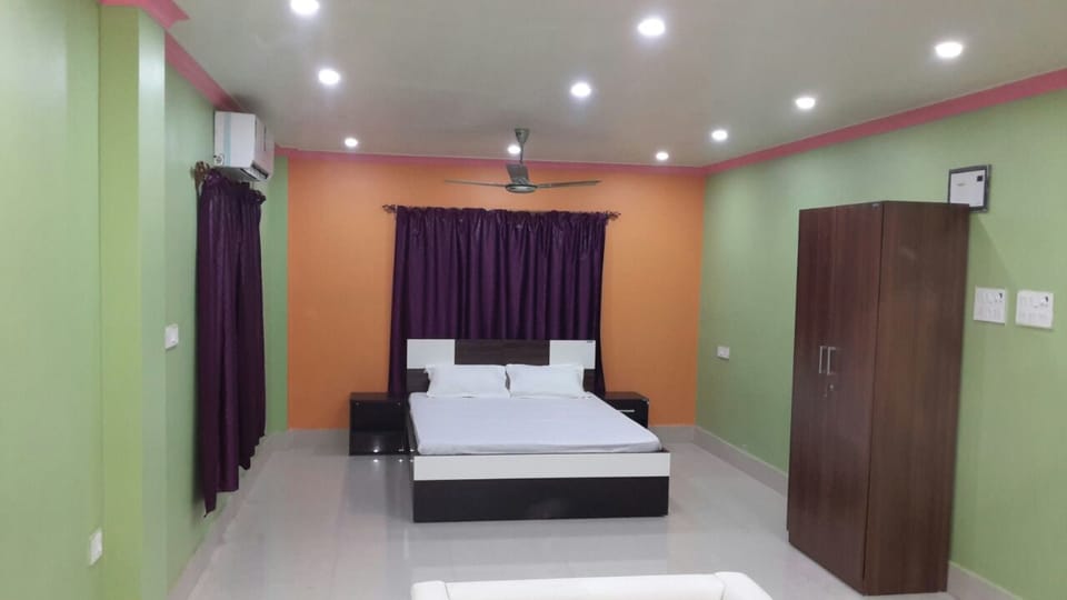 In-room safe, blackout drapes, rollaway beds, free WiFi
