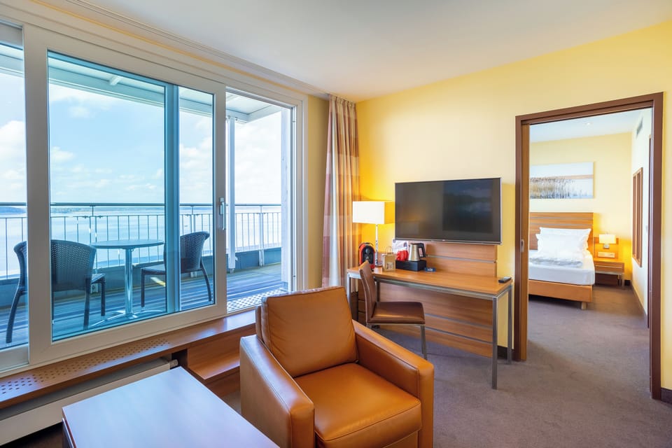 Executive Suite (Sea Side) | Hypo-allergenic bedding, in-room safe, individually furnished, desk
