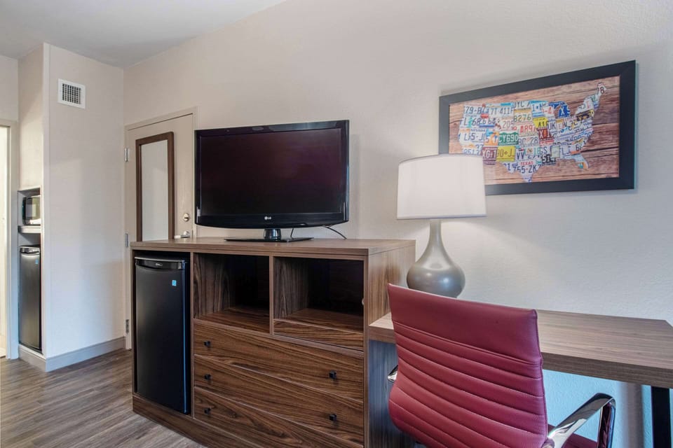 Desk, laptop workspace, blackout drapes, free cribs/infant beds