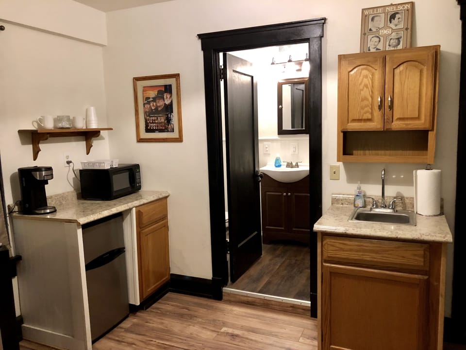 Hollywood Texas | Private kitchenette | Coffee/tea maker