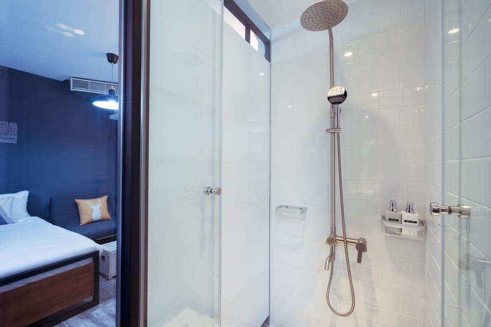 Classic Double Room, 1 Double Bed, Non Smoking | Bathroom shower