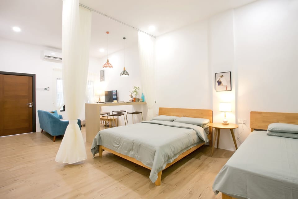 Egyptian cotton sheets, premium bedding, blackout drapes, free WiFi