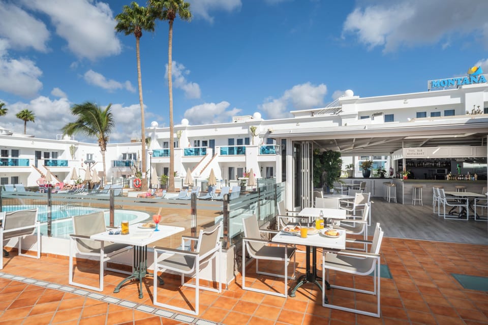 Daily cooked-to-order breakfast (EUR 20 per person)