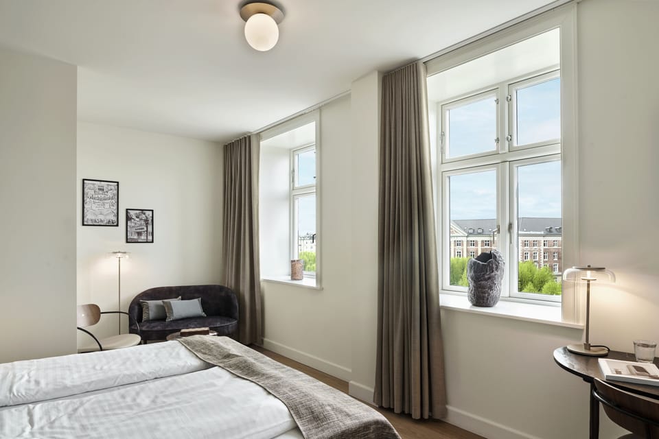 Hypo-allergenic bedding, pillowtop beds, desk, blackout drapes