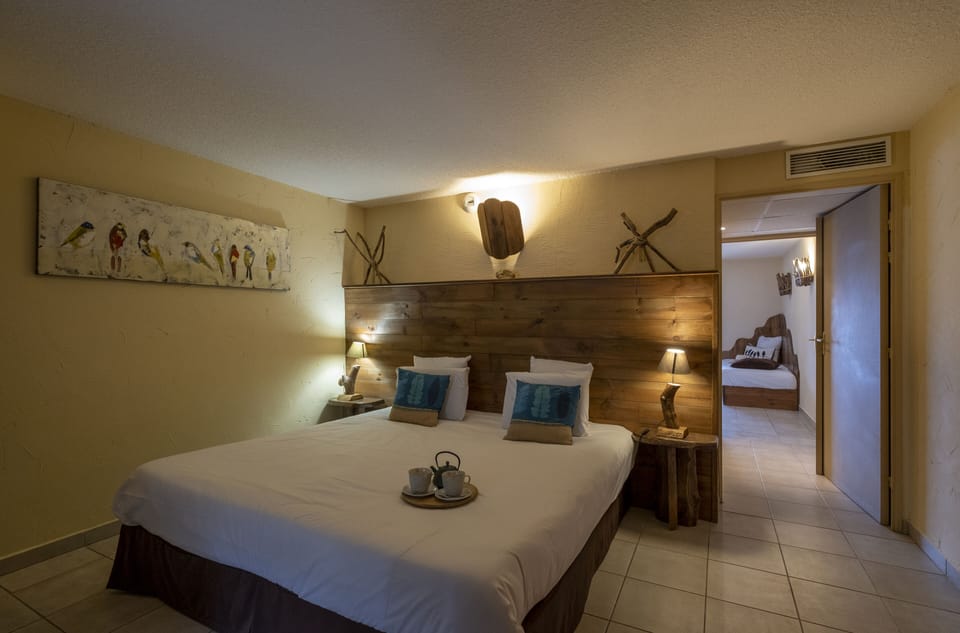 Junior Suite | Premium bedding, pillowtop beds, in-room safe, blackout drapes