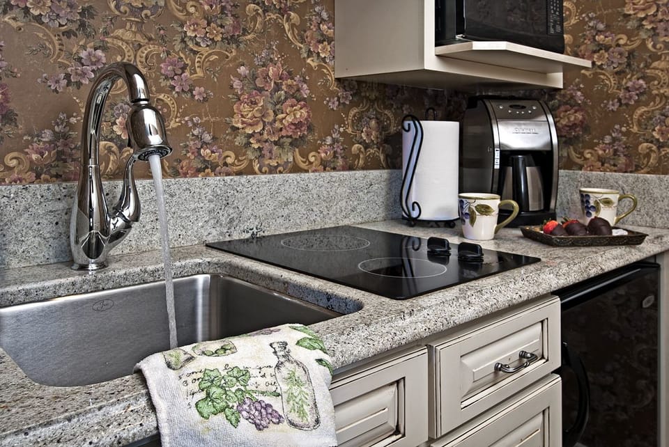 Shared fridge, microwave, eco-friendly cleaning products