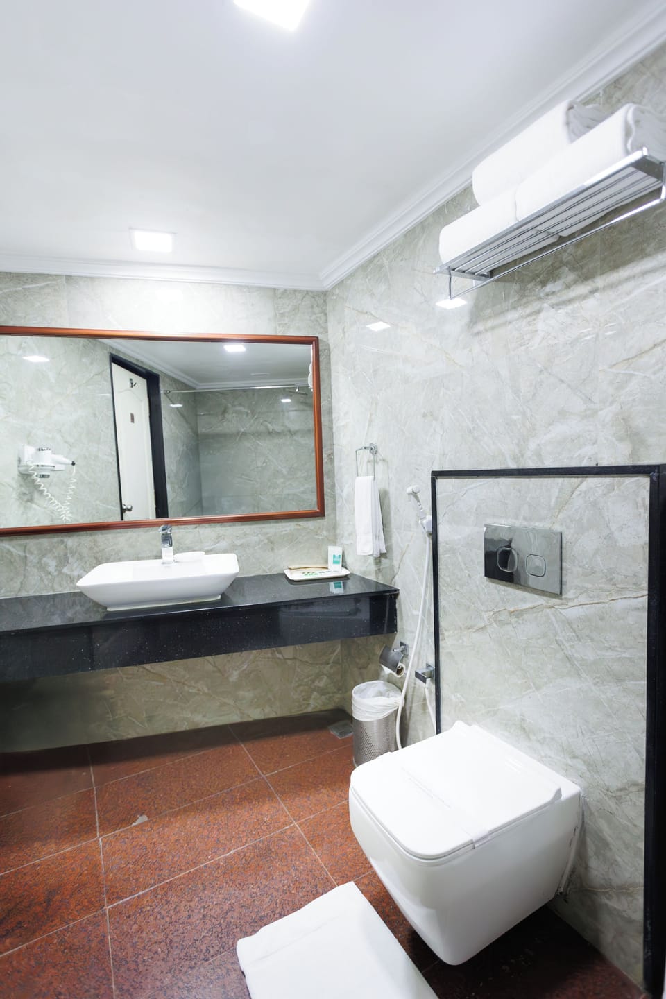 Premium Triple Room, 1 Bedroom, Non Smoking, City View | Bathroom | Shower, free toiletries, hair dryer, towels