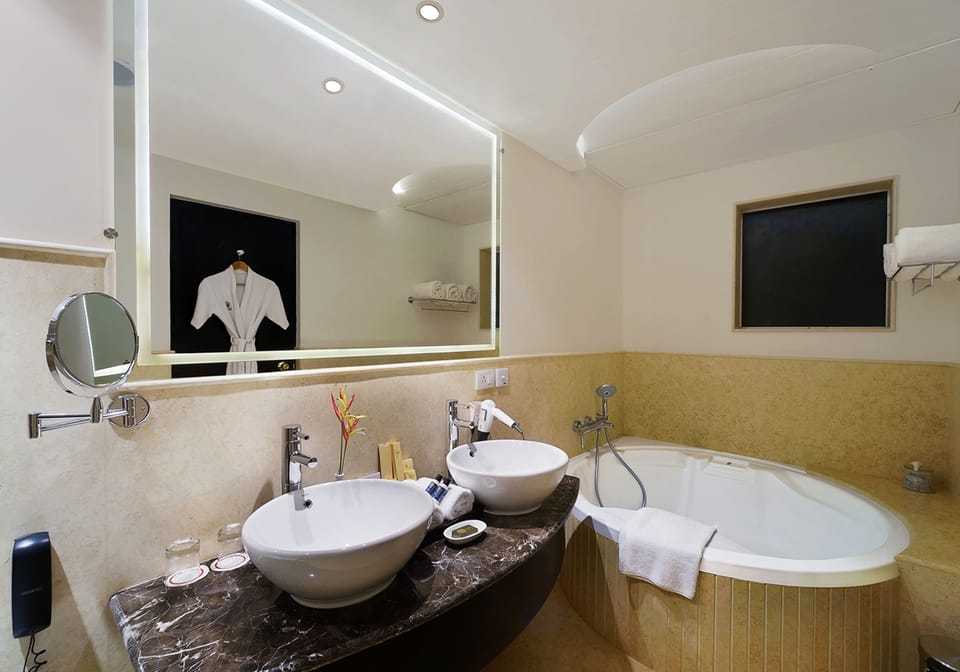 Honeymoon Villa, 1 King Bed | Bathroom | Rainfall showerhead, free toiletries, hair dryer, towels