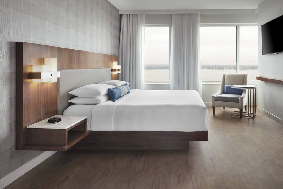 Deluxe Room, 1 King Bed with Sofa bed, Corner | Premium bedding, desk, laptop workspace, blackout drapes