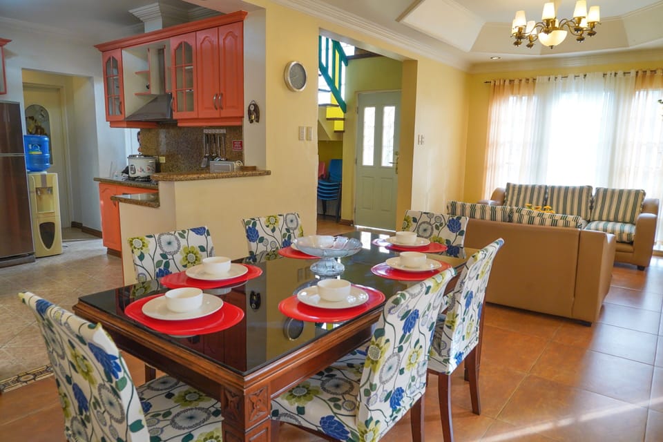 House, 5 Bedrooms | Living area | Flat-screen TV
