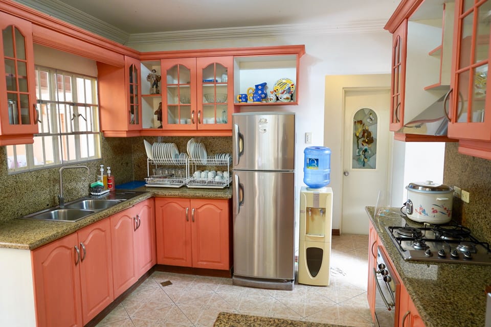 House, 5 Bedrooms | Private kitchen | Full-size fridge, microwave, oven, stovetop