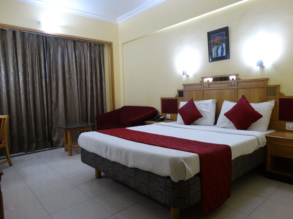 Executive Room | In-room safe, desk, iron/ironing board, WiFi (free)