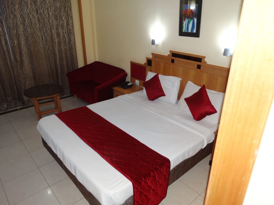 Executive Room | In-room safe, desk, iron/ironing board, WiFi (free)