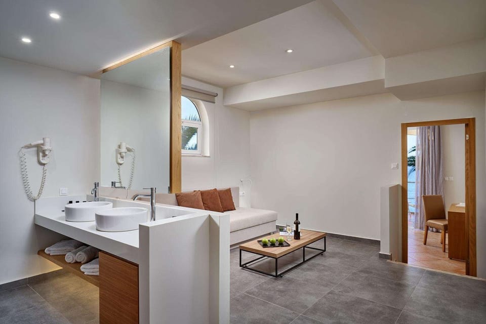 Deluxe Junior Suite, Sea View | Individually decorated, individually furnished, free WiFi, bed sheets