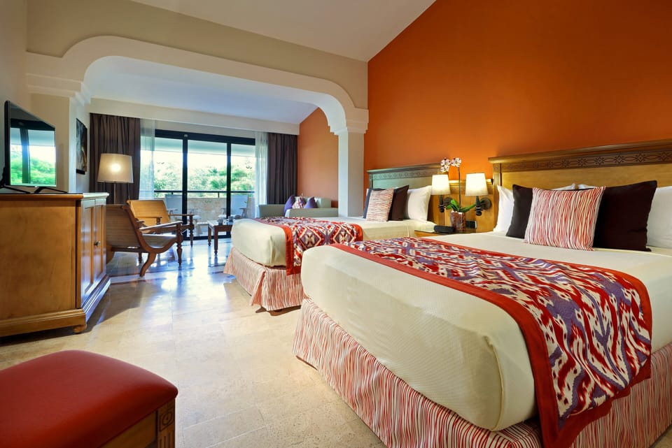 Down comforters, minibar, in-room safe, desk
