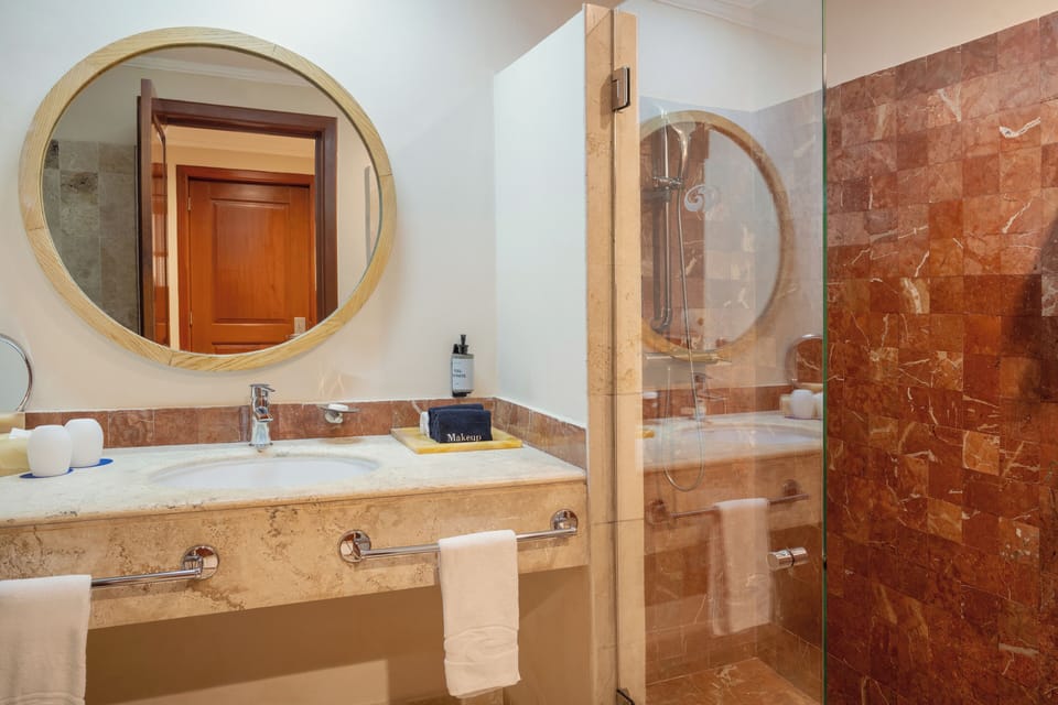 Free toiletries, hair dryer, bathrobes, towels