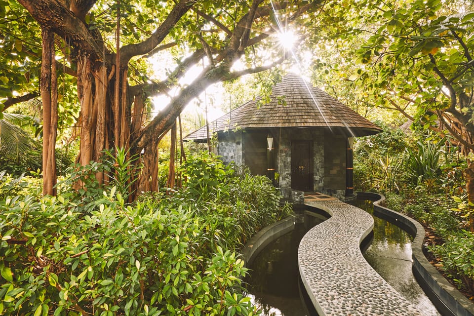 Couples treatment rooms, body treatments, hot stone massages