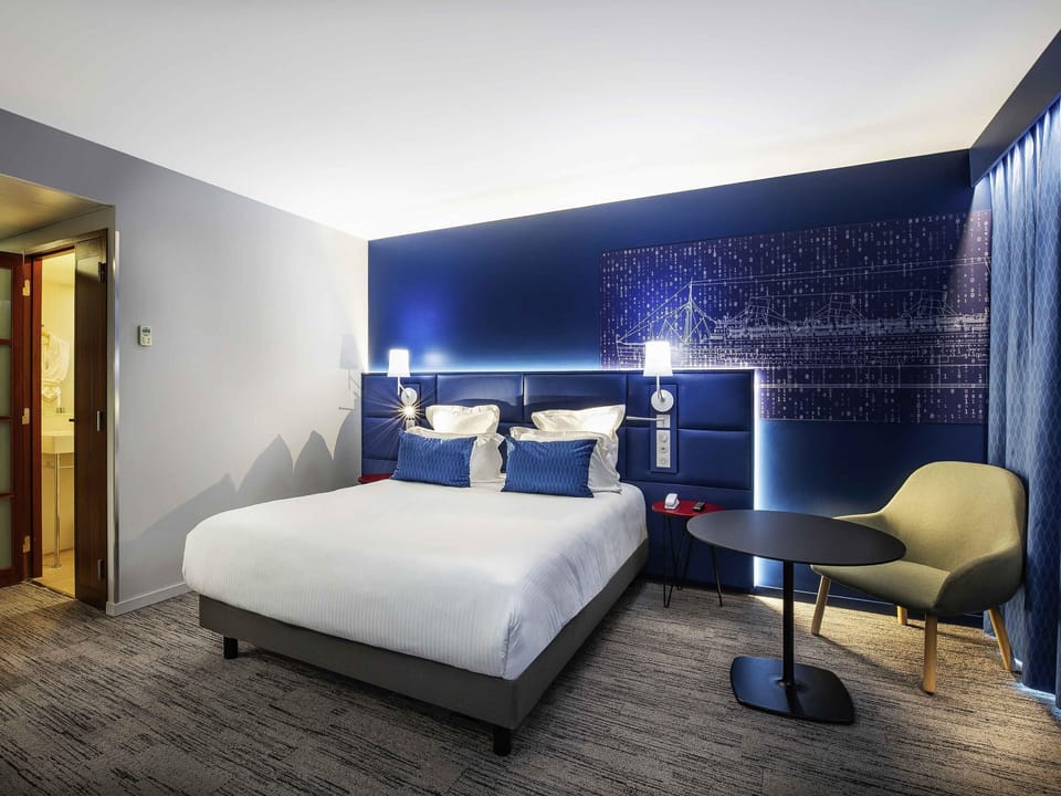 Standard Room, 1 Double Bed | Premium bedding, minibar, in-room safe, desk