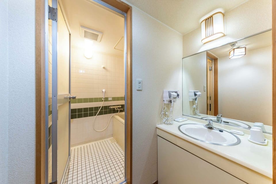 [Sauna Access Plan] Japanese Tatami Room (High-floor, River view), Non Smoking | Bathroom | Combined shower/tub, deep soaking tub, free toiletries, hair dryer