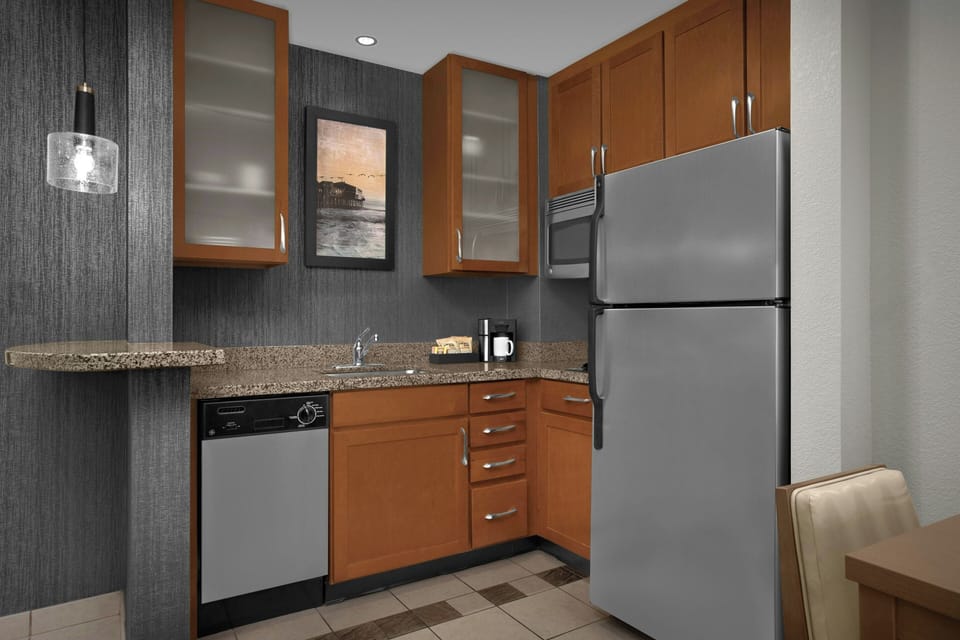 Full-size fridge, microwave, stovetop, dishwasher