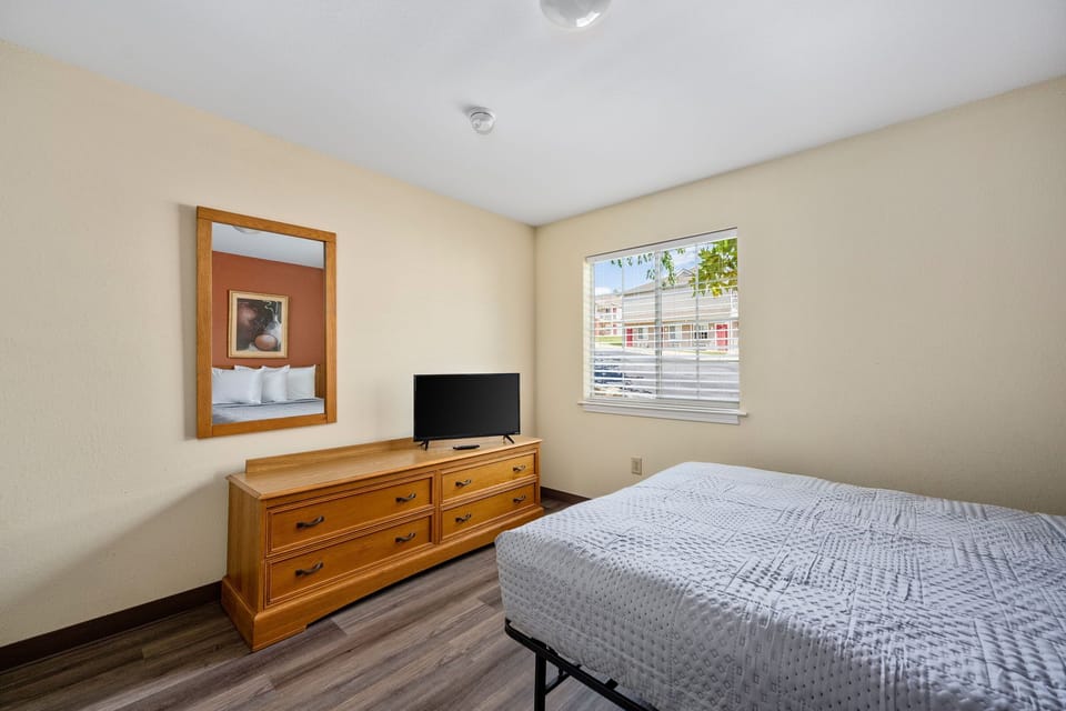 Suite, 1 Bedroom | Iron/ironing board, WiFi (free), alarm clocks, bed sheets