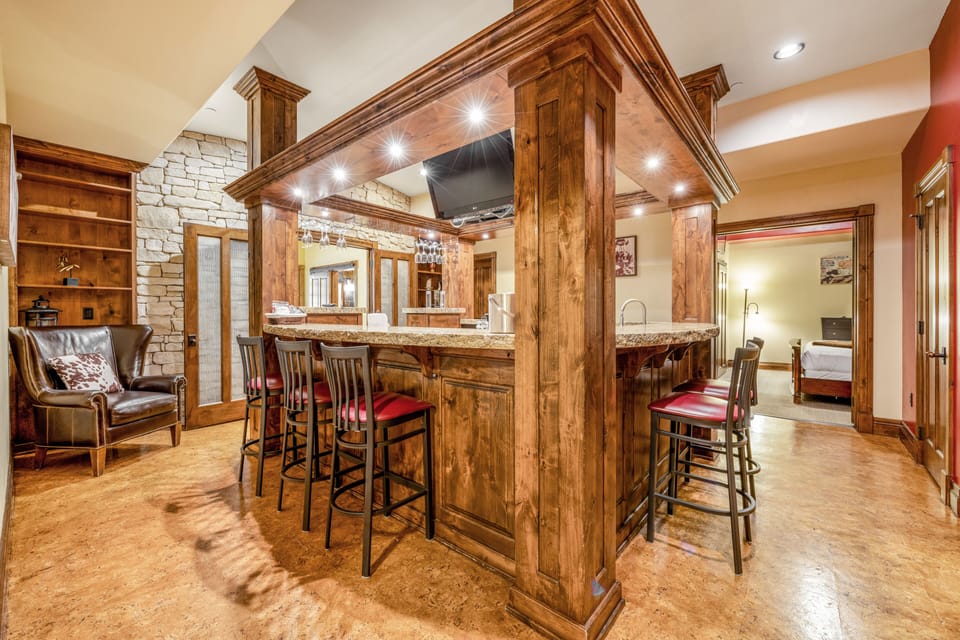 1 Bedroom Hospitality Suite | Shared kitchen facilities | Fridge, coffee/tea maker