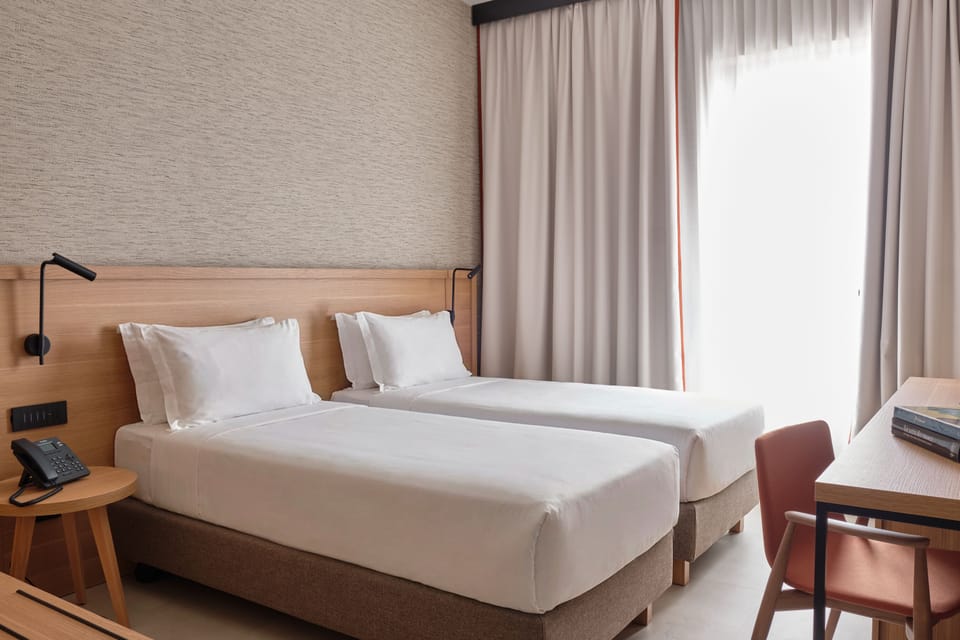 Twin Room | Hypo-allergenic bedding, in-room safe, desk, blackout drapes