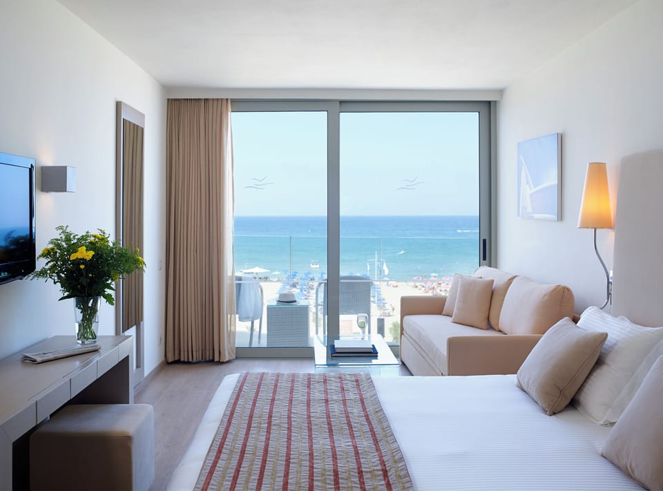 Superior Junior Suite Sea View | Premium bedding, in-room safe, desk, blackout drapes