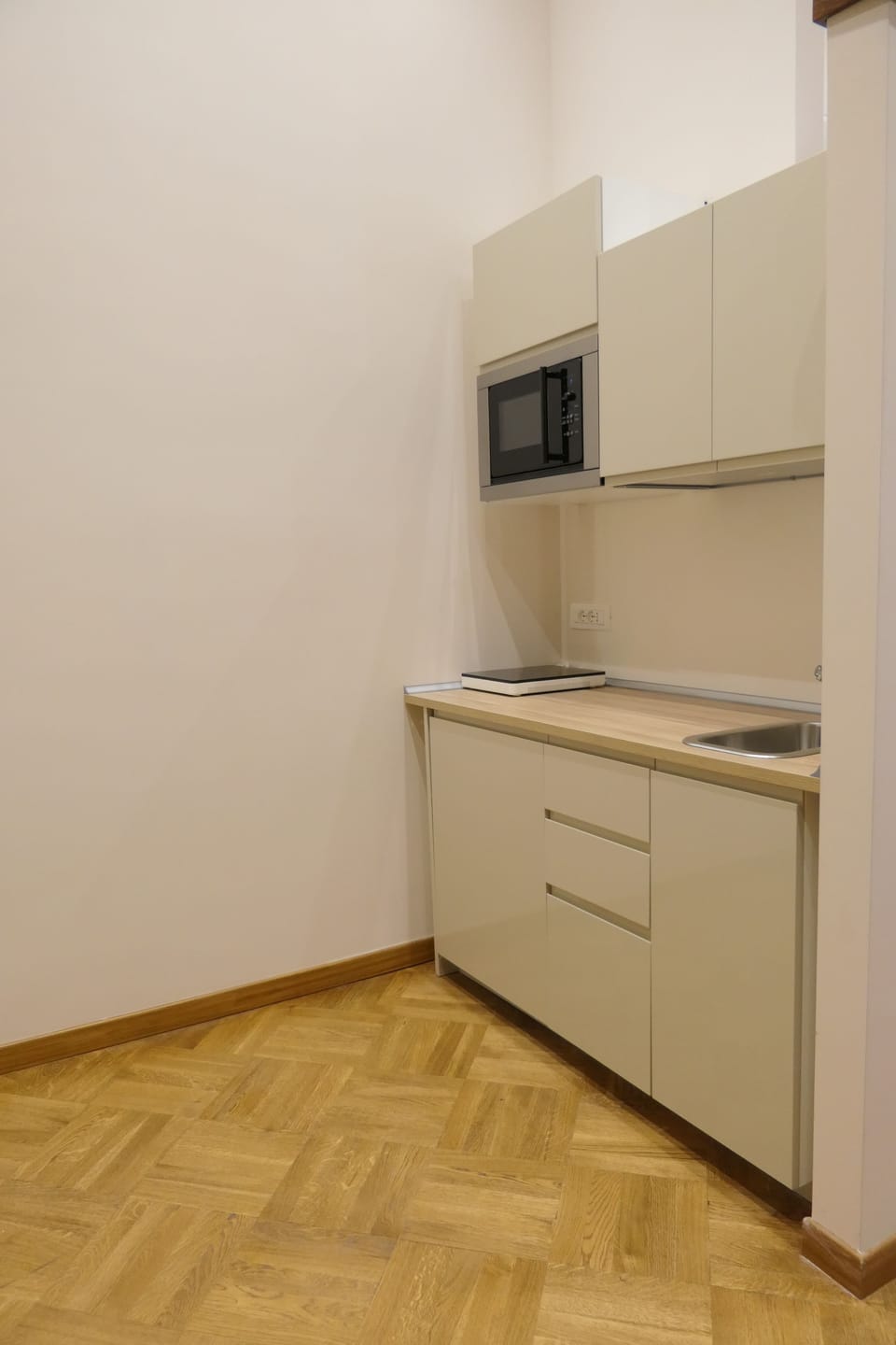 Shared fridge, shared microwave, electric kettle