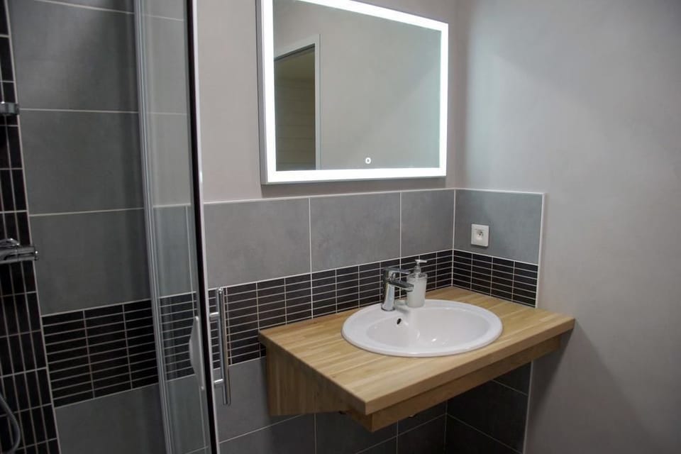 Family Room | Bathroom sink