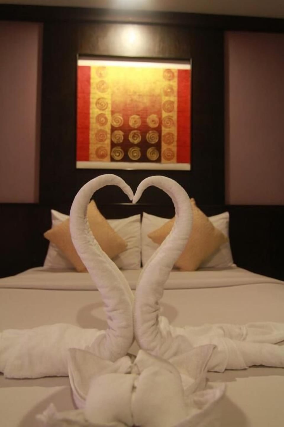 Hypo-allergenic bedding, free WiFi, bed sheets