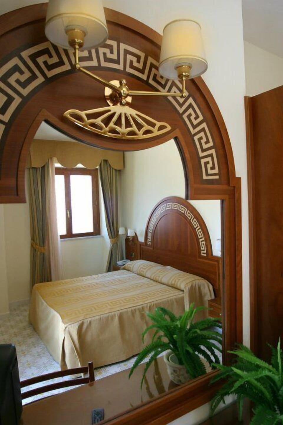 Minibar, in-room safe, desk, free WiFi