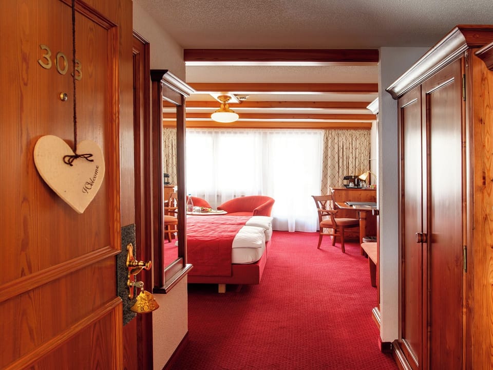 Double Room | Hypo-allergenic bedding available, minibar, in-room safe, desk