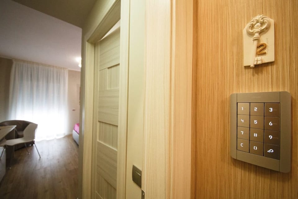 Double Room, 1 Queen Bed, Accessible, Non Smoking | Room amenity