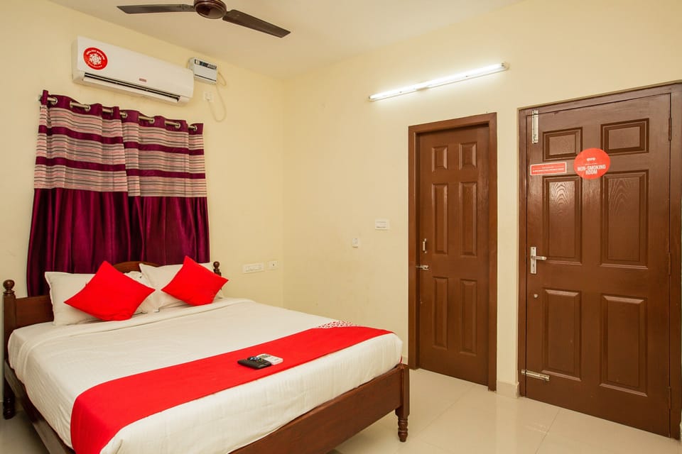 Double or Twin Room | Bathroom | Hair dryer, towels