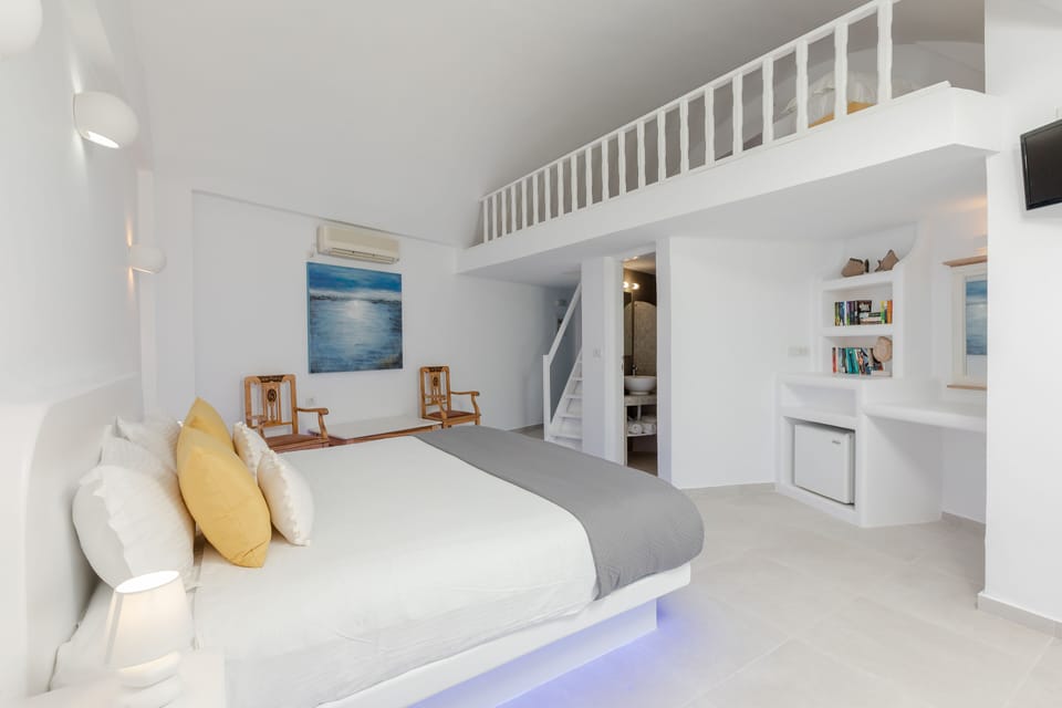 Superior Room, 1 Queen Bed, Sea View | In-room safe, individually decorated, desk, blackout drapes