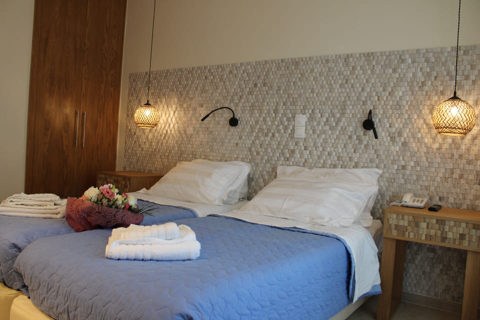 Double Room, Balcony, Sea View | In-room safe, free cribs/infant beds, free WiFi, bed sheets