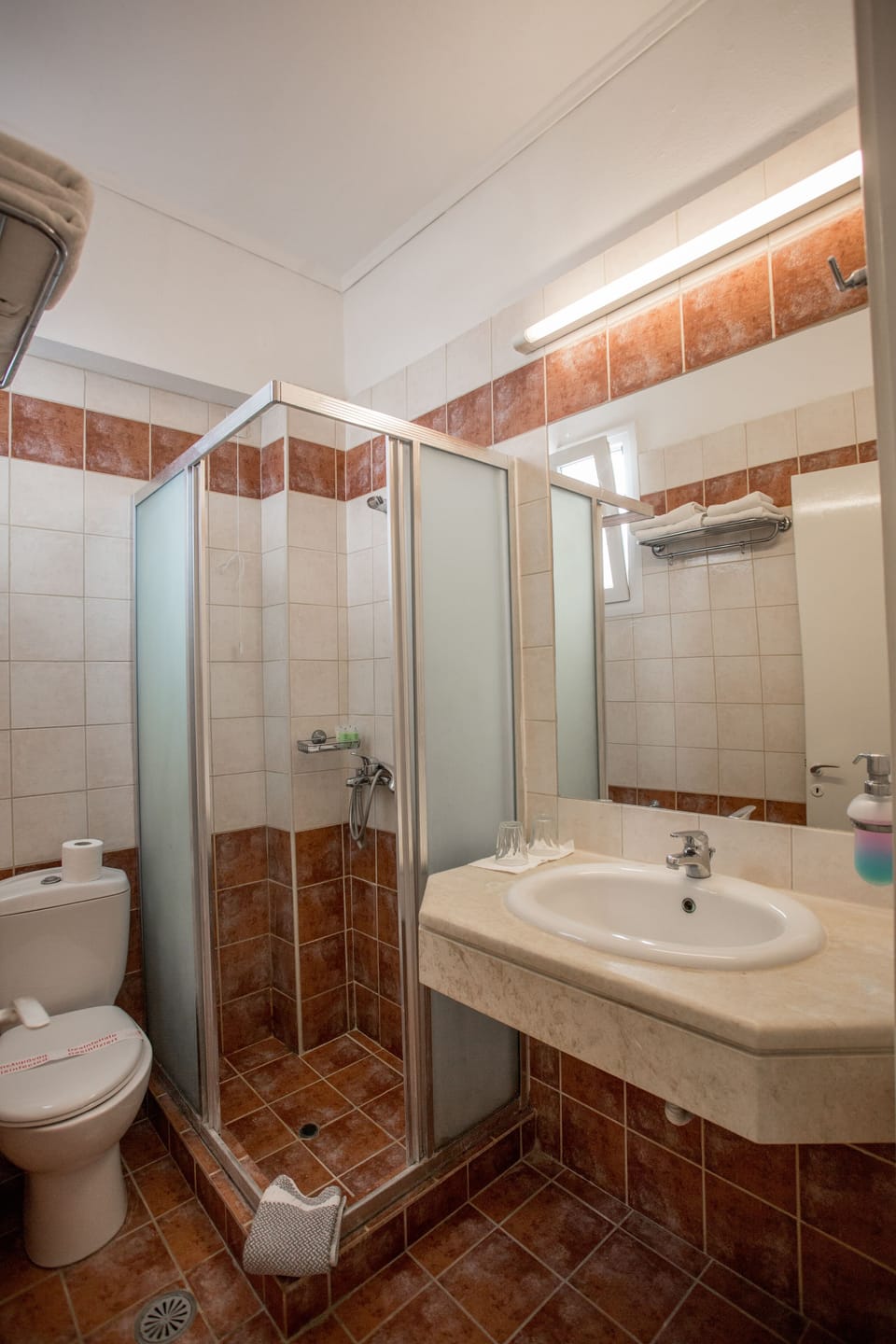 Deep soaking tub, free toiletries, hair dryer, slippers