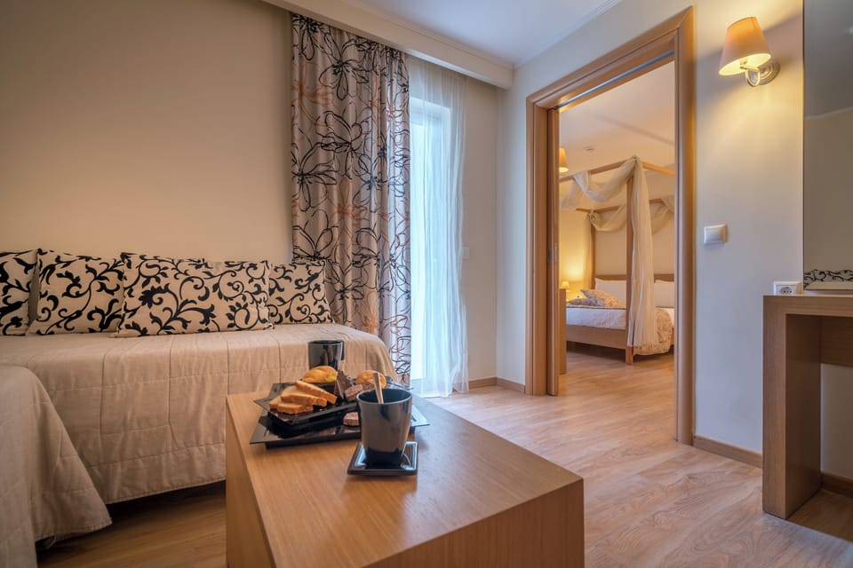 Family Suite | Pillowtop beds, minibar, soundproofing, iron/ironing board