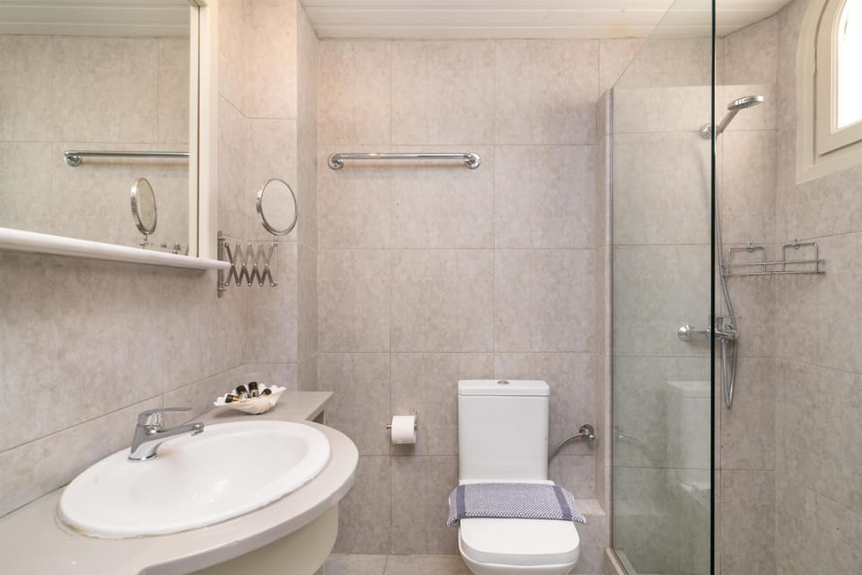 Bathtub, hair dryer, towels