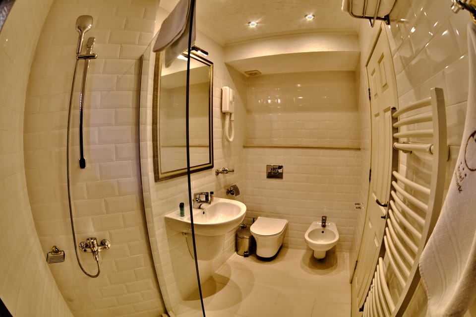 Luxury Double Room | Coffee and/or coffee maker