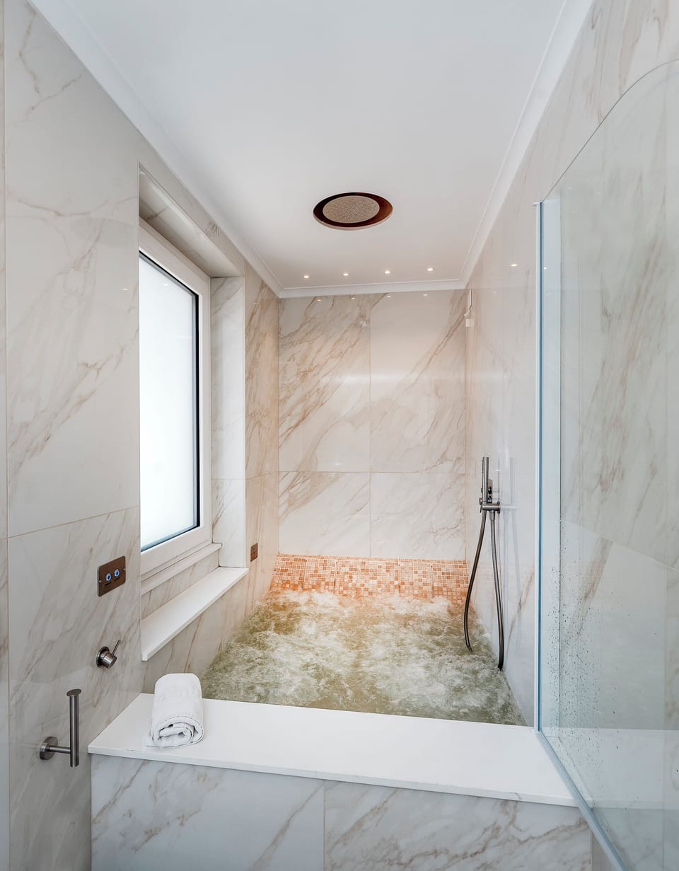Suite, Hot Tub, Partial Sea View | Jetted tub