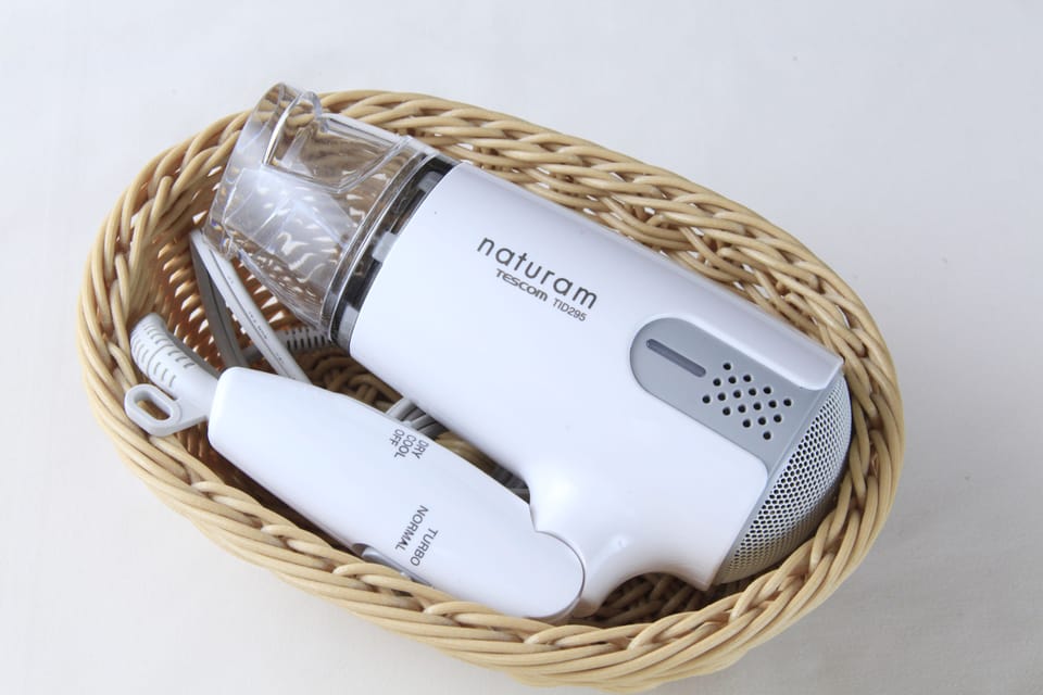 Combined shower/tub, free toiletries, hair dryer, slippers