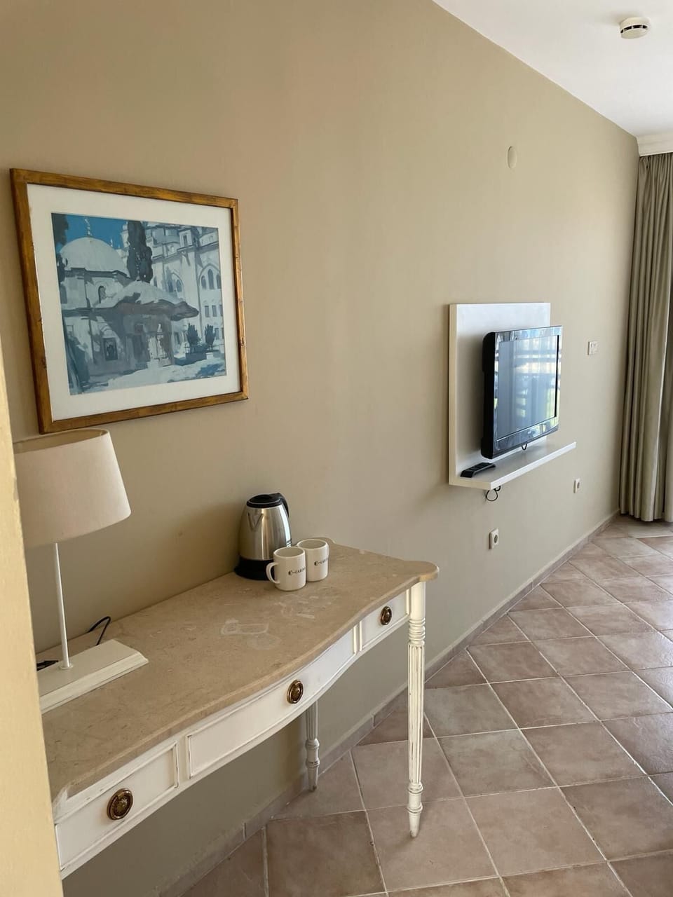 Standard Double Room | Minibar, in-room safe, individually decorated, desk