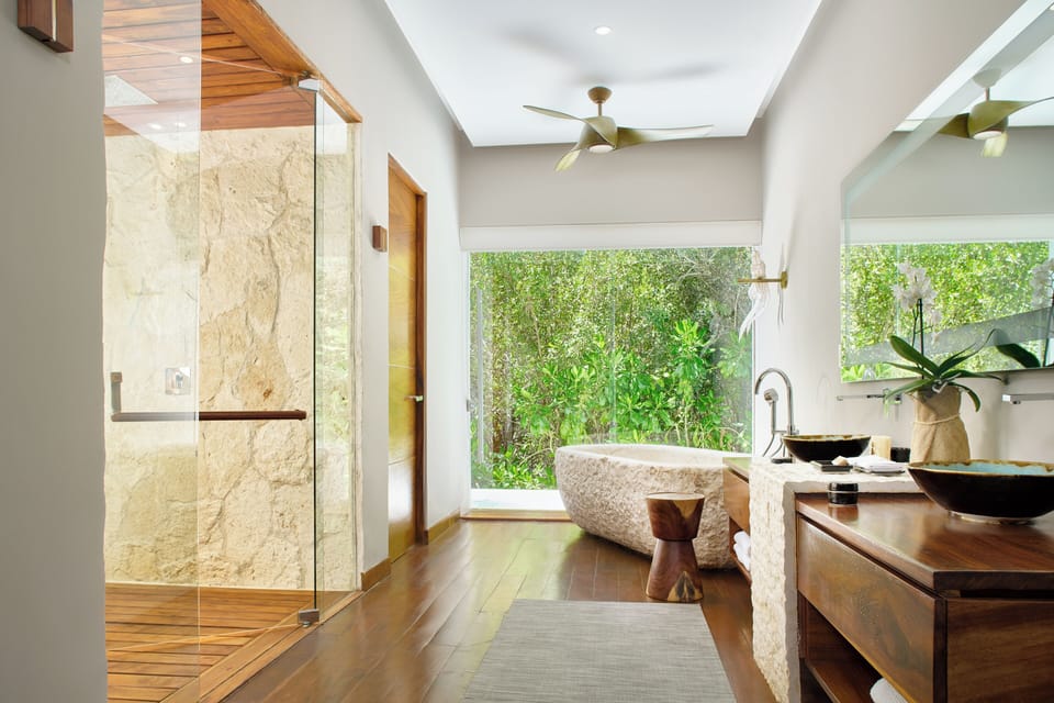 Deep soaking bathtub