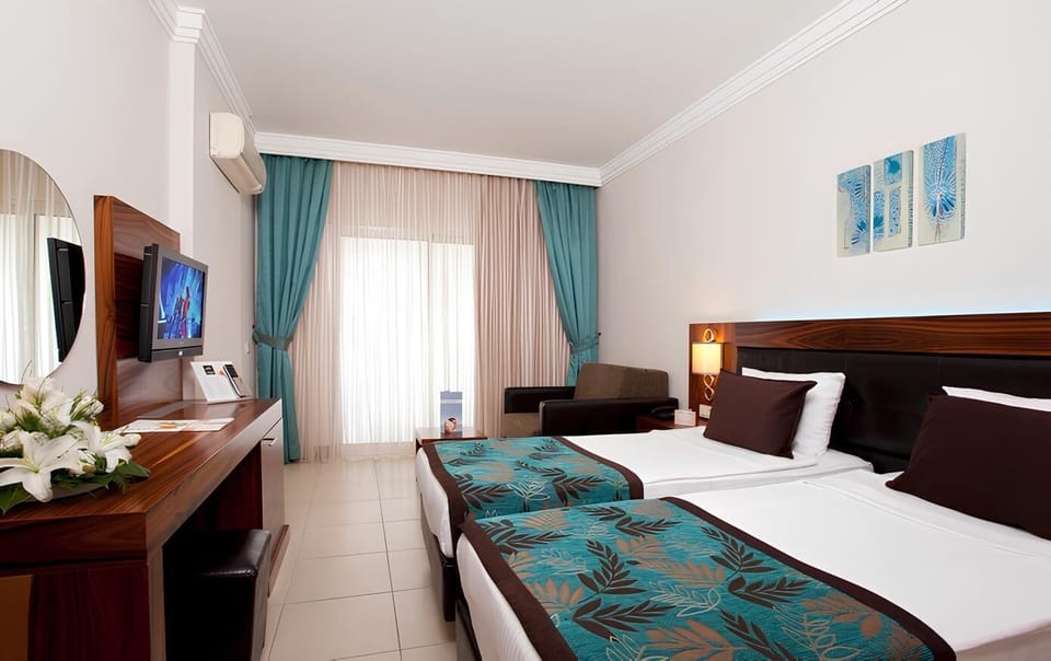 Premium bedding, free minibar, in-room safe, desk