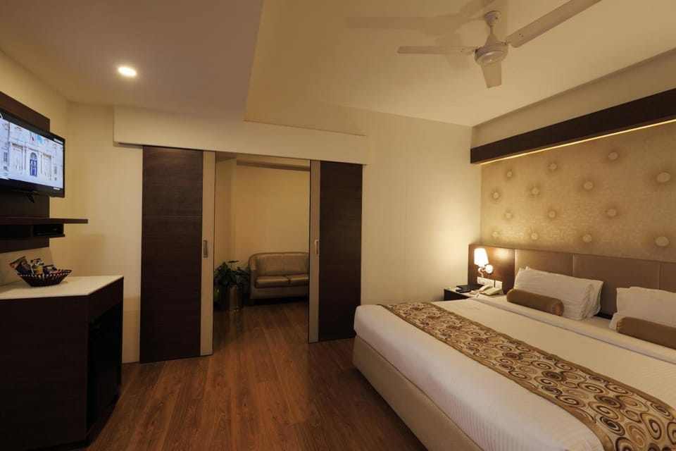 Minibar, in-room safe, desk, iron/ironing board (on request)