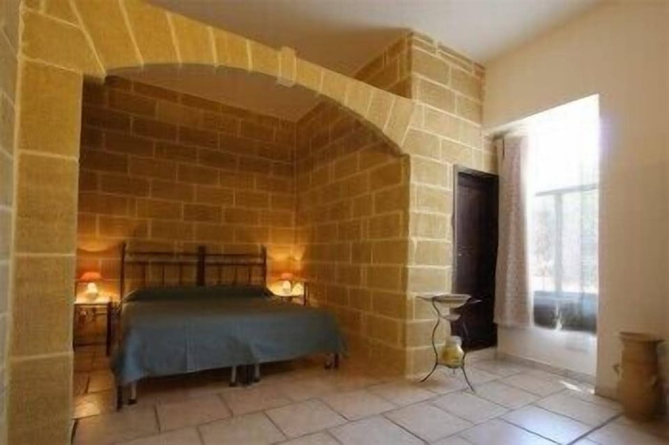 Desk, rollaway beds, free WiFi
