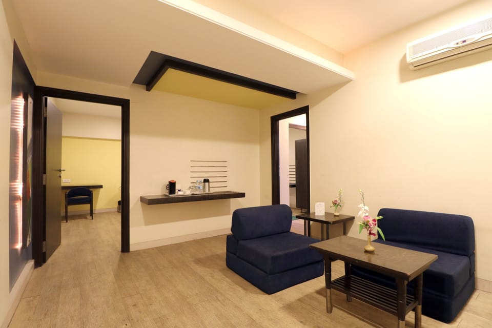 Executive Studio Suite | Living area | 32-inch LCD TV with cable channels, TV