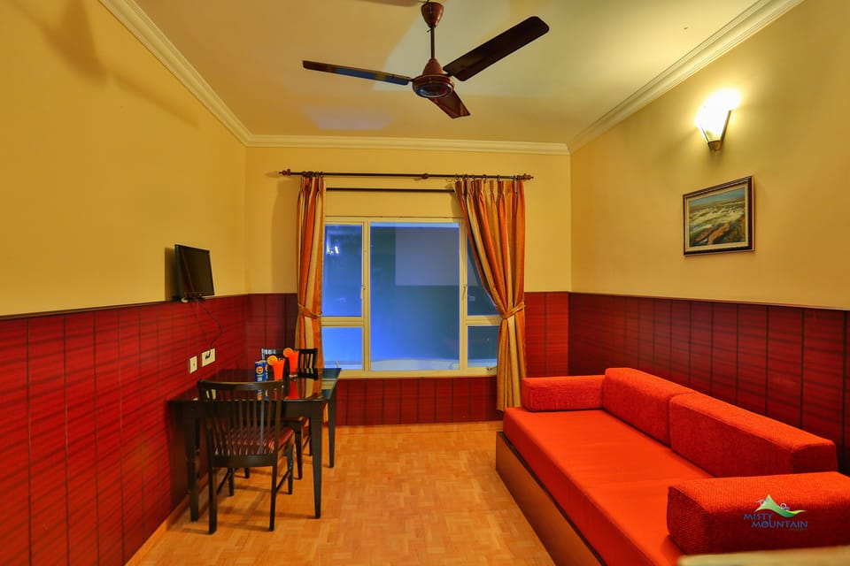 Suite, 1 Double Bed, Valley View | In-room safe, desk, free WiFi, bed sheets